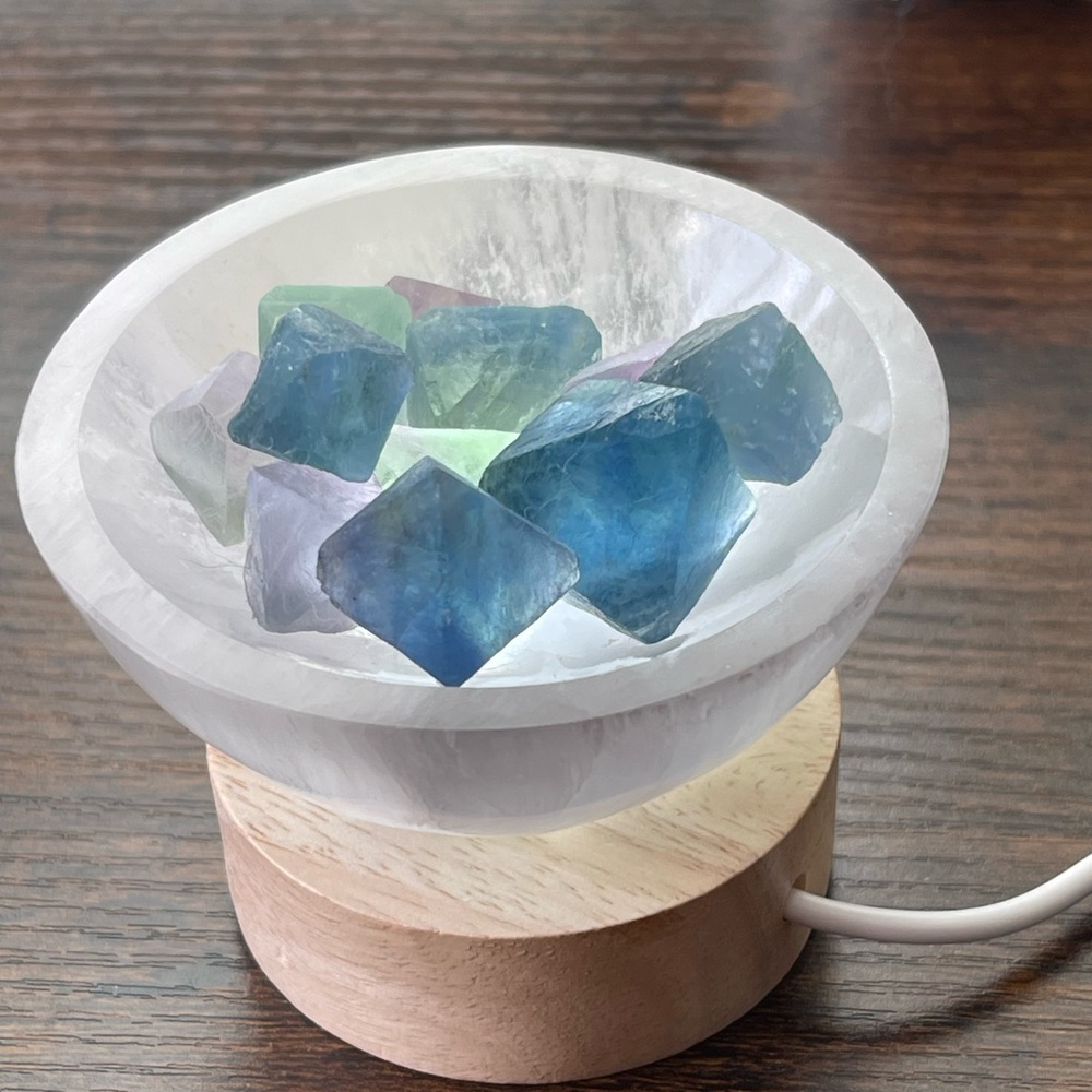 Genuine selenite hand carved bowl - Picture 10 of 12